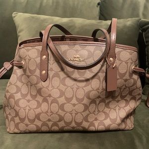 Classic C Coach purse/shoulder tote